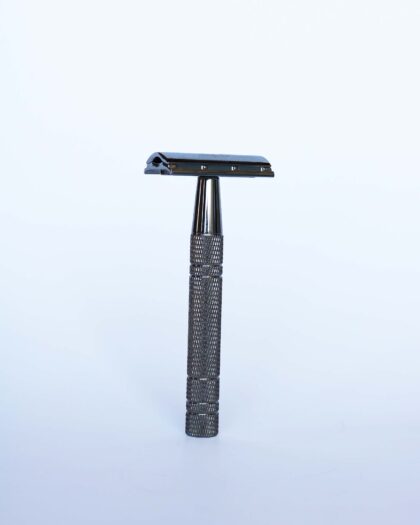 Safety Razor with Replacement Blades